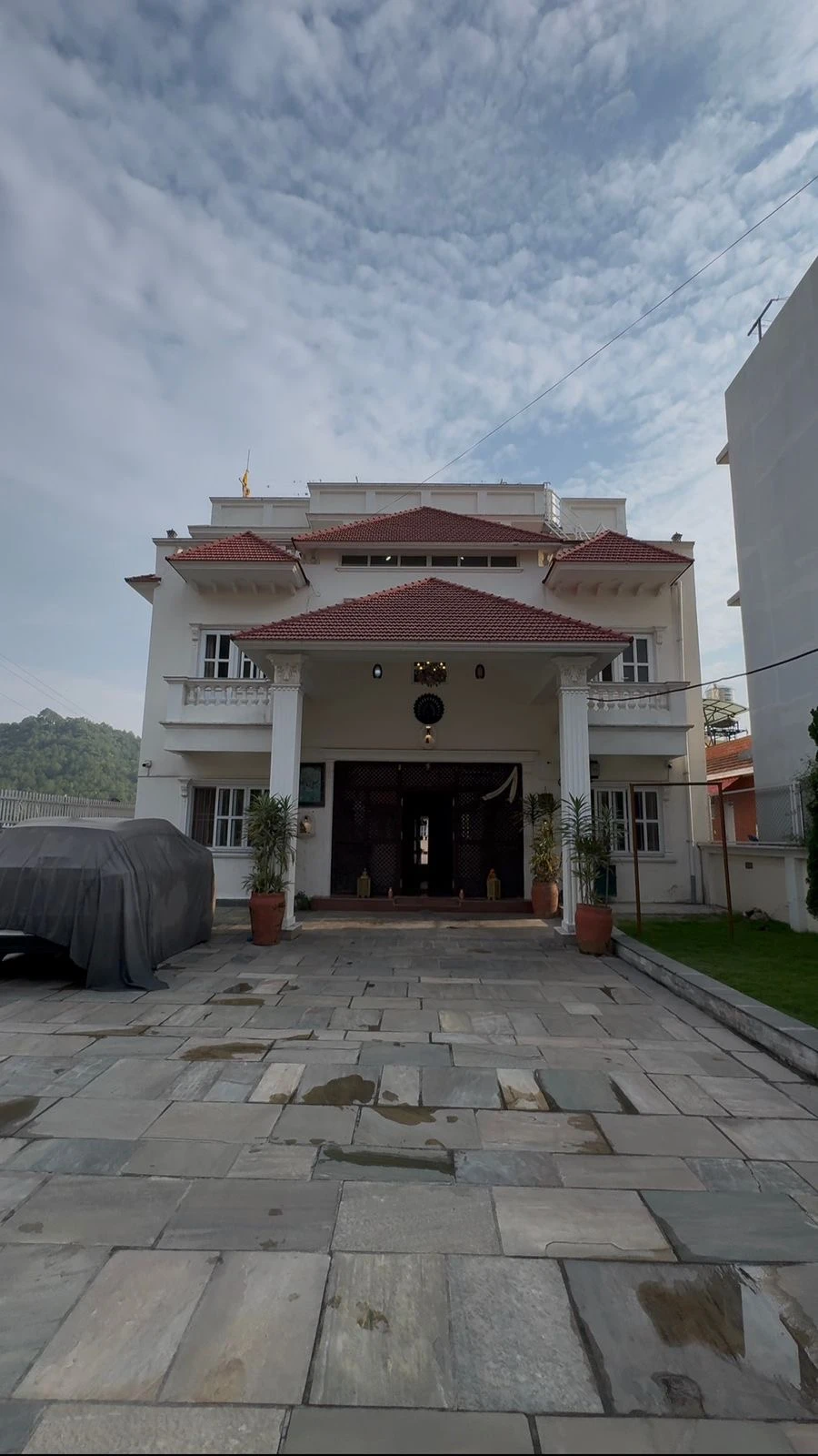 Ultra-Luxurious Bunglow For Rent !!