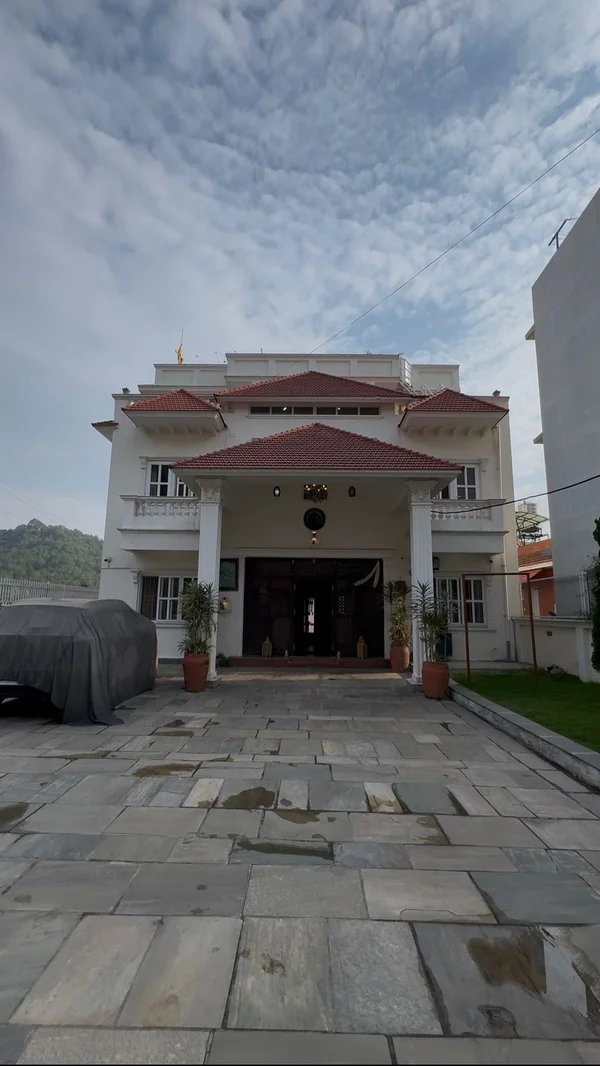 Ultra-Luxurious Bunglow For Rent !!
